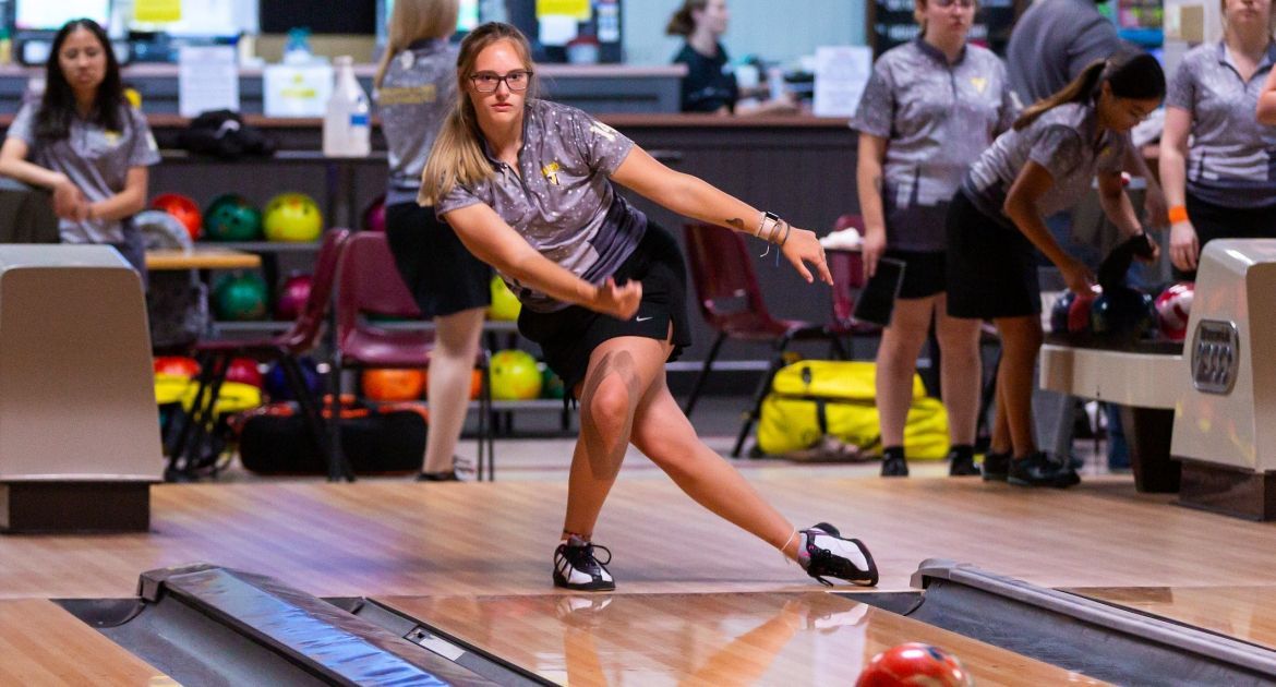 Win Over Nebraska Highlights Saturday Action for Bowling