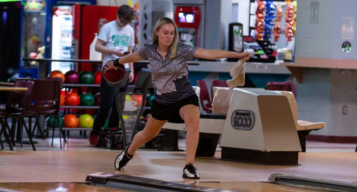 Bowling Sits Fifth After Second Day of Flyer Classic